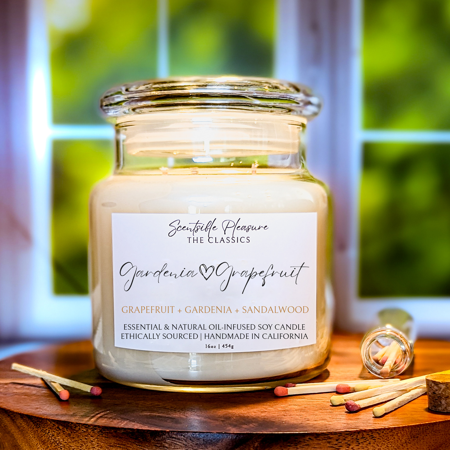 Gardenia <3 Grapefruit Scented Candle, Soy, Scent notes of grapefruit, gardenia, and sandalwood